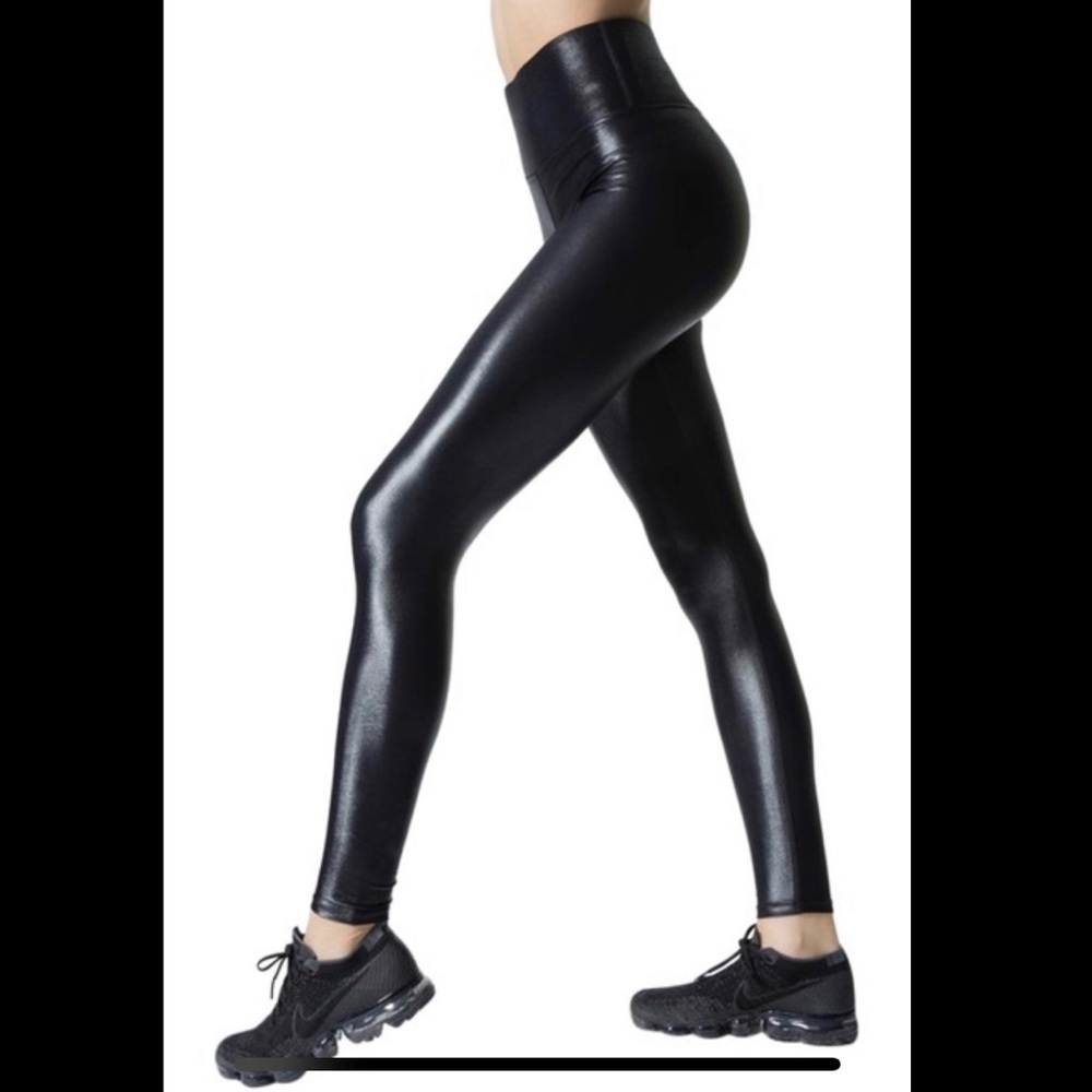 Carbón38 Black Shiny Takara leggings NEW size M